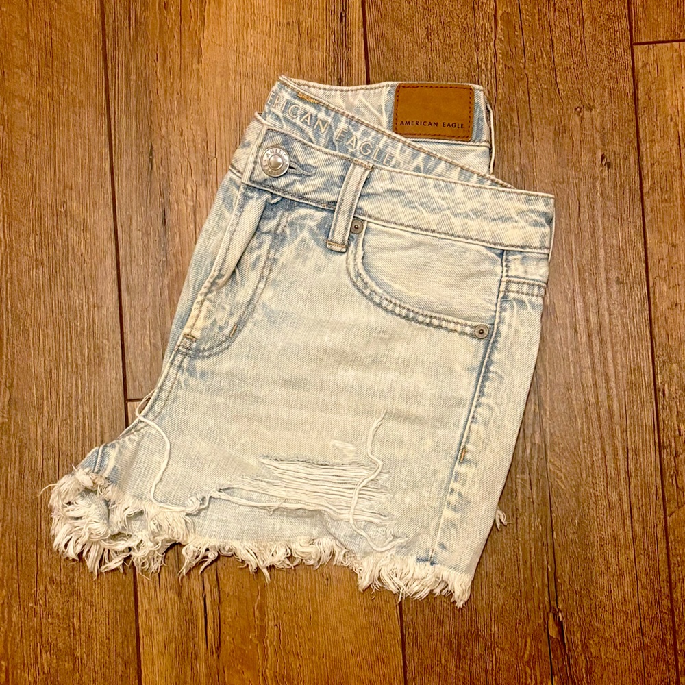 American Eagle festival shorts. Size 4. All the distressing still intact NWOT